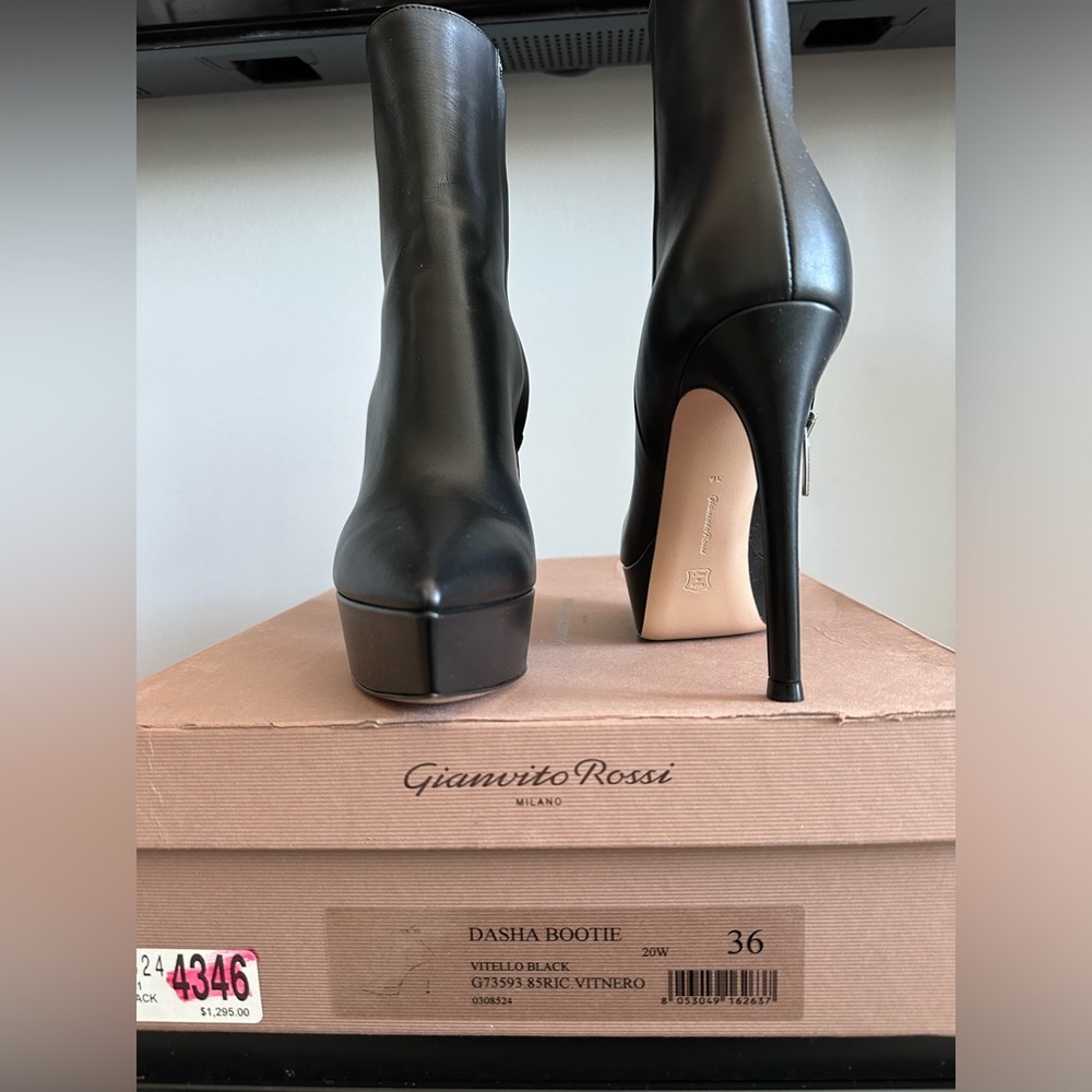 Gianvito Rossi Dasha Bootie Pointed Toe Platform Black Excellent Condition